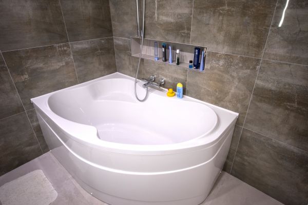 Large Bathtub Installation in Cheyenne