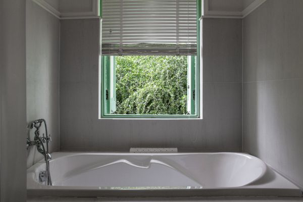 Fiberglass Tub Installation in Cheyenne
